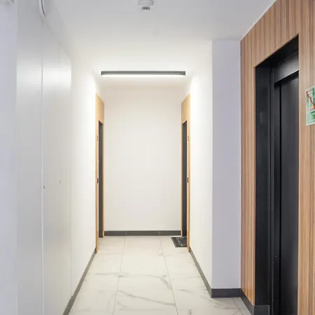 Riverside With Balcony & Parking Properunit * Βρότσλαβ